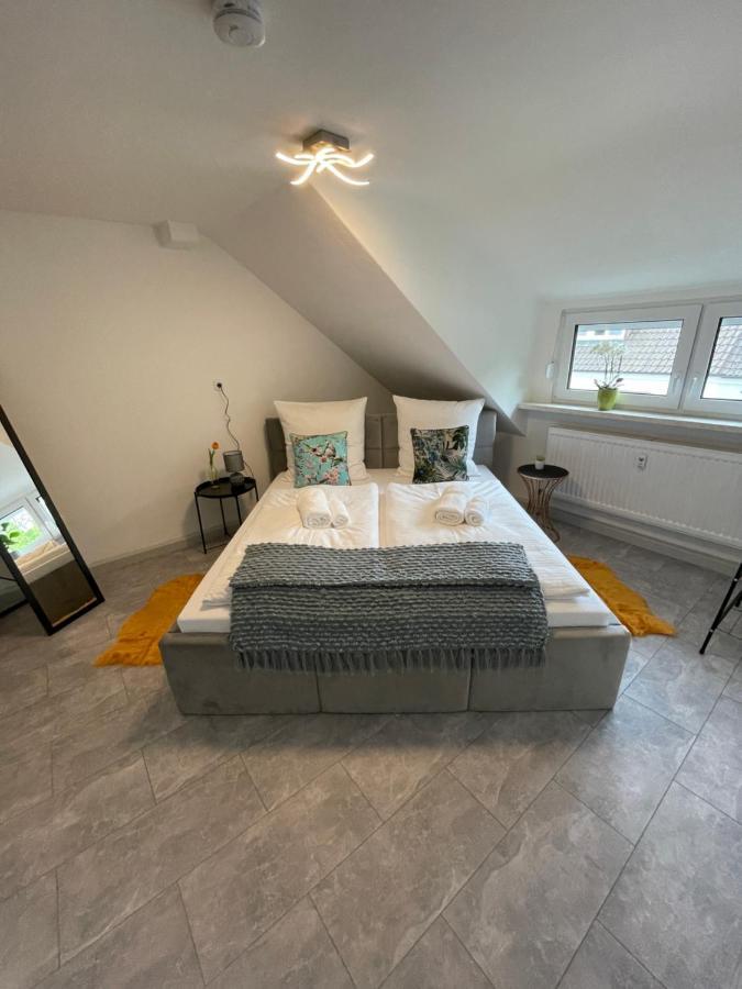 Wen Koenigsberger,Ruhige Dg-Wohnung In Weiden,2 Schlafzimmer,Parkplatz, Zentral! Weiden in der Oberpfalz Exterior foto
